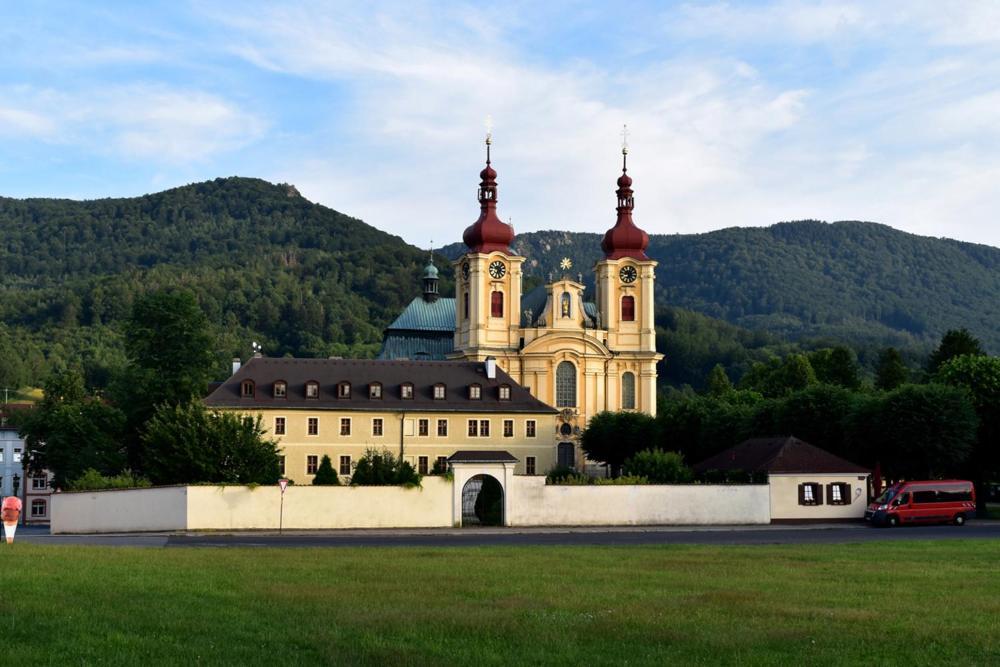 Restaurace U Matěje B&B Nove Mesto pod Smrkem Exteriér fotografie